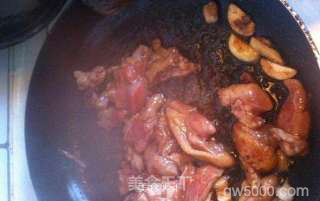 香菇滑鸡煲仔饭的做法步骤：7