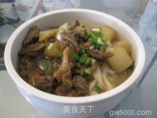 港式牛腩面的做法步骤：6