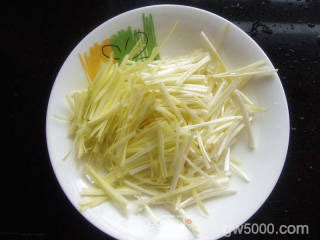 韭黄肉酱拌肠粉的做法步骤：2