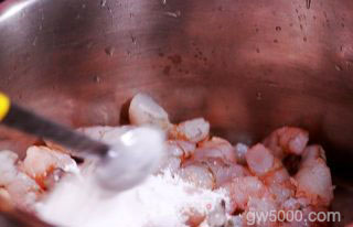 港式水晶虾饺的做法步骤：2
