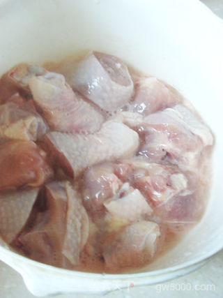 别拦着我，我今天来个二大的——北菇滑鸡腊味饭 （港式煲仔饭）的做法步骤：3