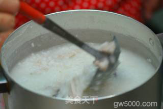 港式皮蛋瘦肉粥的做法步骤：16