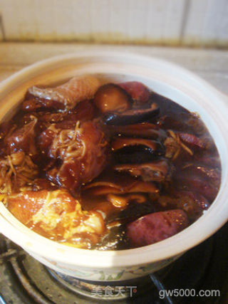 别拦着我，我今天来个二大的——北菇滑鸡腊味饭 （港式煲仔饭）的做法步骤：10