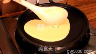 家有平底锅 就能做的美味甜品—芒果班戟的做法步骤：7