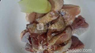 新疆大盘鸡的做法步骤：1