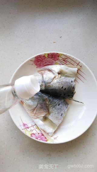 宴客倍有面子~~~剁椒鱼头裤带面的做法步骤：9