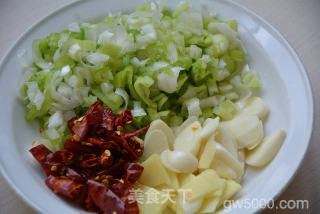 专业的兰州酸菜牛肉面的做法步骤：2