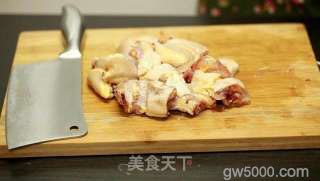 灵动美食|超下饭的懒人版新疆大盘鸡的做法步骤：1