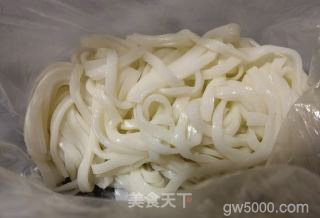 油泼米皮的做法步骤：1