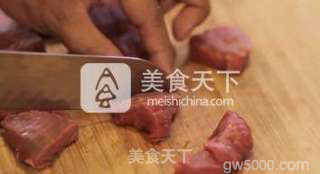  秘制烧烤羊肉串 的做法步骤：2
