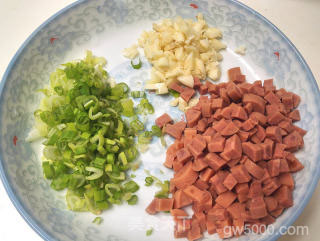 油泼面的做法步骤：1