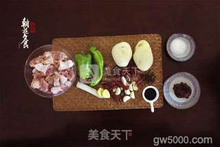 新疆大盘鸡的做法步骤：1