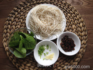 芽菜肉臊子面的做法步骤：1