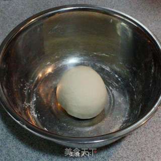 接地气的中式汉堡-----腊味肉夹馍的做法步骤：2