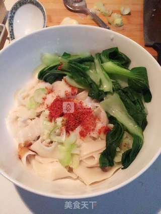 油泼面的做法步骤：4