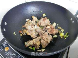 羊脊骨烧萝卜的做法步骤:5