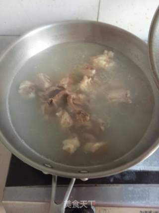 家常版羊肉白菜粉丝汤附带辣椒油做法的做法步骤：4