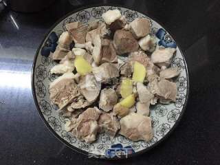 羊肉抓饭的做法步骤：1