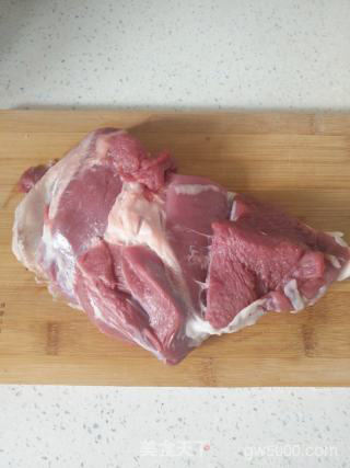 新疆过油肉拌面的做法步骤：1