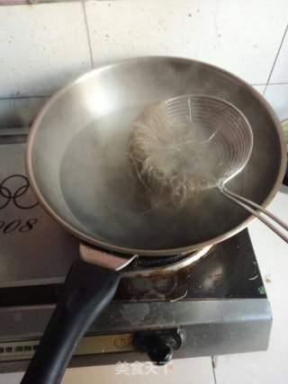 家常版羊肉白菜粉丝汤附带辣椒油做法的做法步骤：1