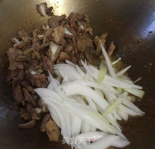 新疆抓饭的做法步骤：4