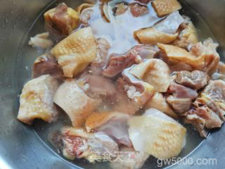 大盘鸡的做法步骤：1