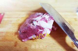 孜然羊肉的做法步骤：1