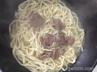 新疆羊肉拉条子的做法步骤：3