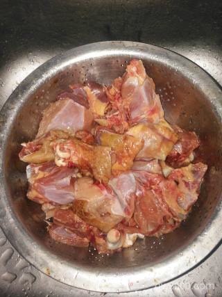 新疆大盘鸡的做法步骤：2