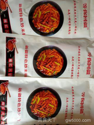 新疆爆辣炒米粉的做法步骤：1