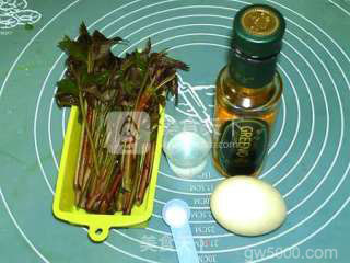 亚麻籽油香椿烘蛋的做法步骤：1