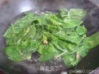 鸡汤菠菜焙面的做法步骤：1