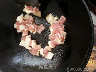 五花肉炒马蹄的做法步骤：3