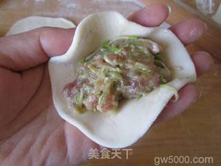 西葫芦肉馅锅贴的做法步骤：8