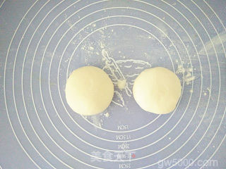 【鸡蛋灌饼】的做法步骤：3