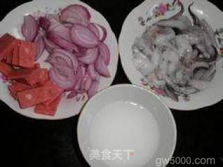 家常菜--目鱼烩豆腐的做法步骤：2