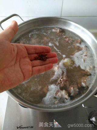 山药羊肉汤的做法步骤：3