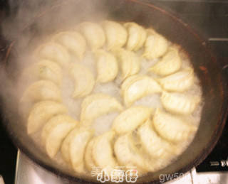 生煎素锅贴的做法步骤：10