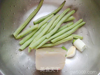 四季豆炒凉粉的做法步骤：1