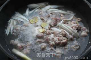 补肾黑豆羊肉汤的做法步骤：4