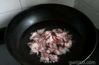 三伏天吃羊肉--牛蒡羊肉汤的做法步骤：2