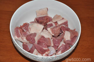 当归山药羊肉汤的做法步骤：1
