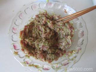 西葫芦肉馅锅贴的做法步骤：6