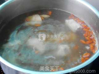 枸杞老姜羊肉汤的做法步骤：9