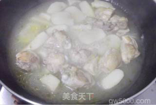 美味家常 鲜淮山鸡汤的做法步骤：8