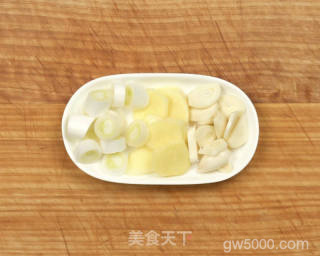 红焖羊肉的做法步骤：2