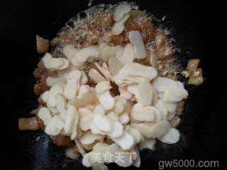 五花肉炒马蹄的做法步骤：6