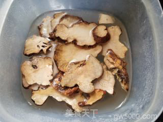 五指毛桃排骨汤的做法步骤：3