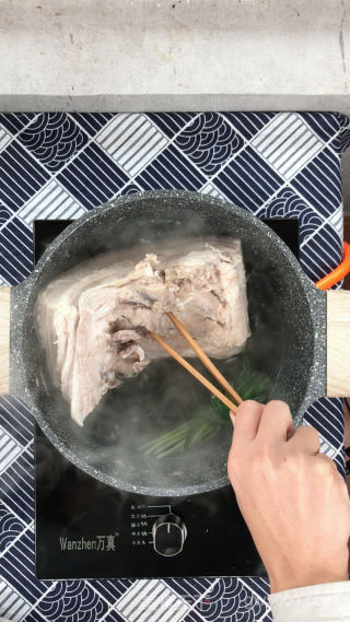 脆皮烧肉的做法步骤：2