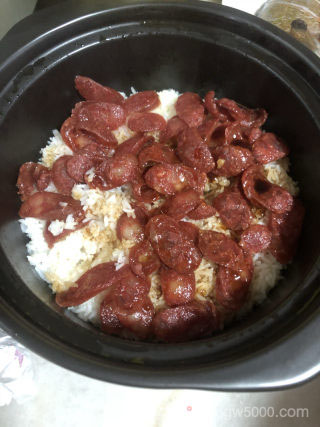 腊肠煲仔饭的做法步骤：9